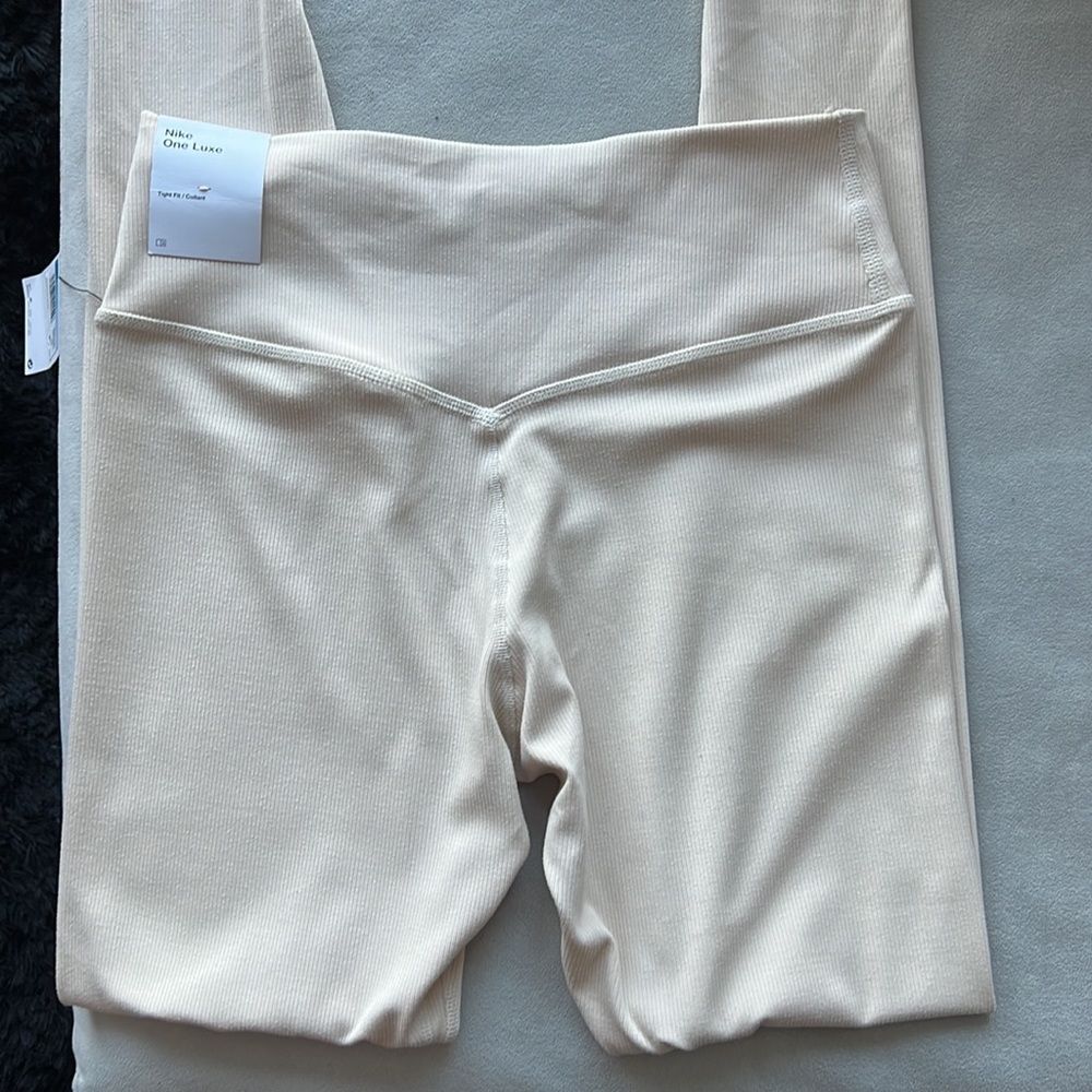 New Nike One Luxe Dri-FIT Rib Leggings in Sand Drift Size Medium - Picture 5 of 6